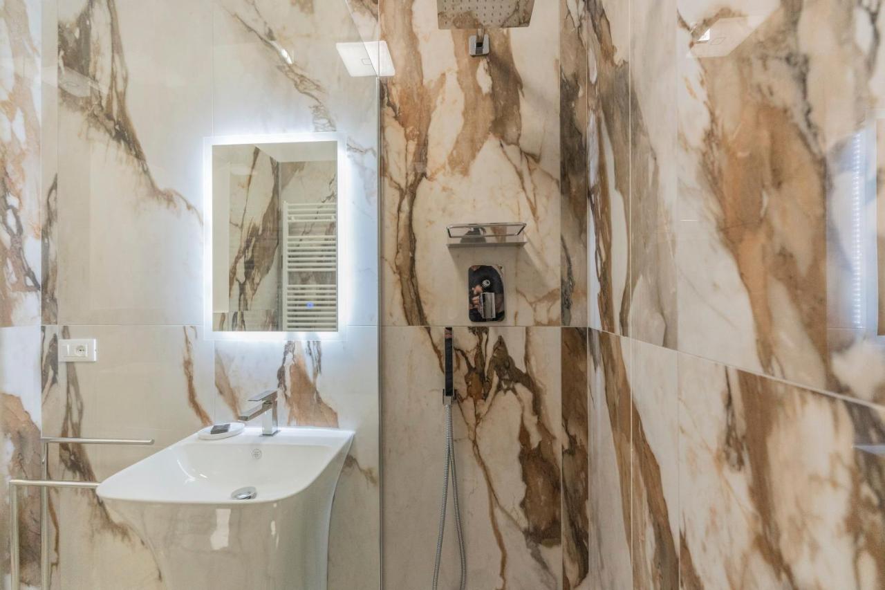 Aldrovandi Luxury Suites And Apartment Bologna Exterior photo