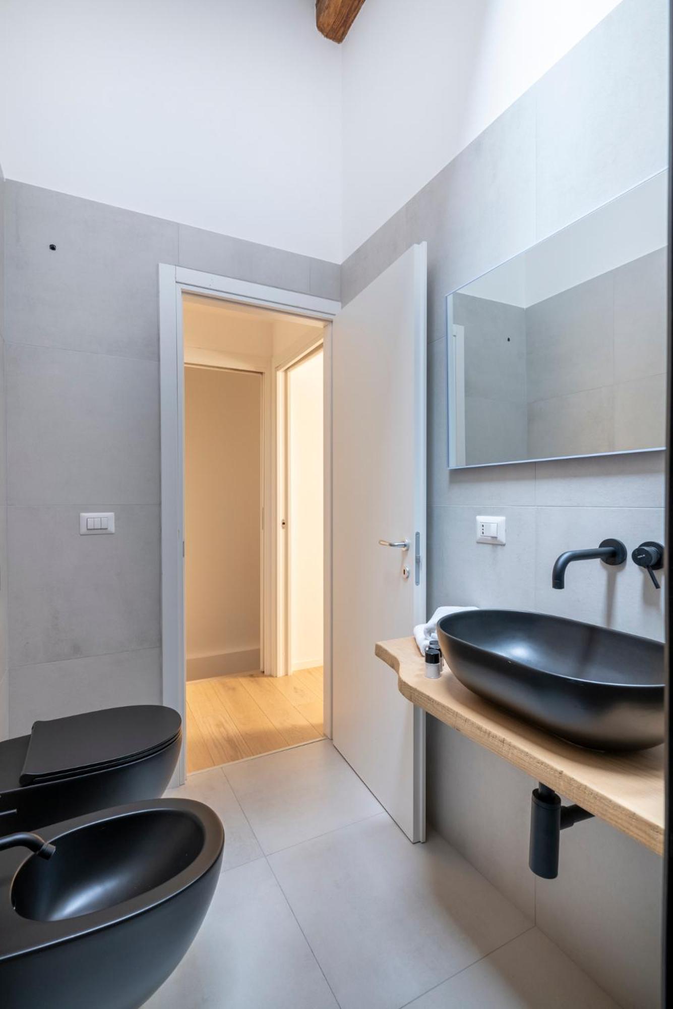 Aldrovandi Luxury Suites And Apartment Bologna Exterior photo