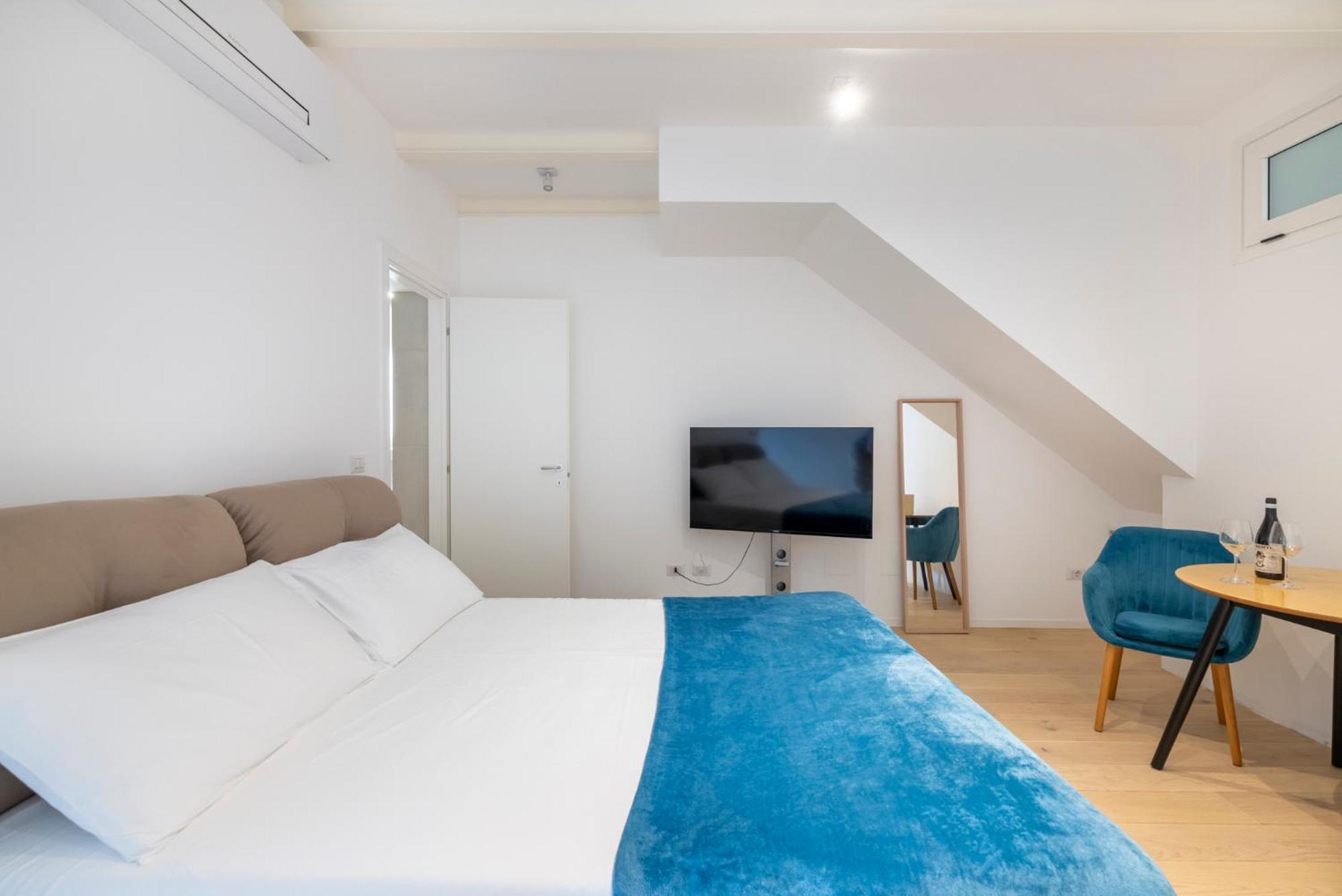 Aldrovandi Luxury Suites And Apartment Bologna Exterior photo